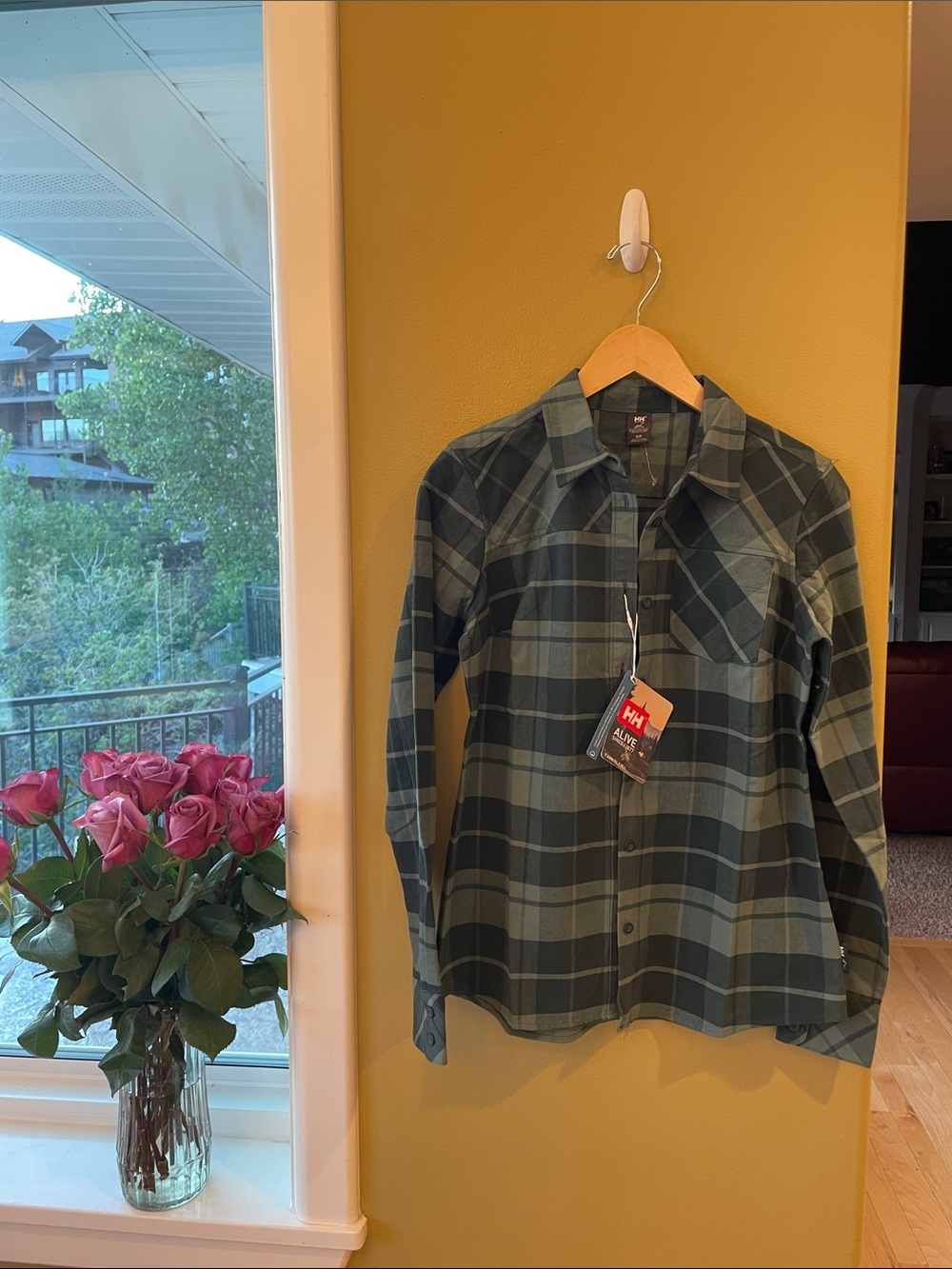 NWT Helly Hansen Green Plaid Long-Sleeve Shirt